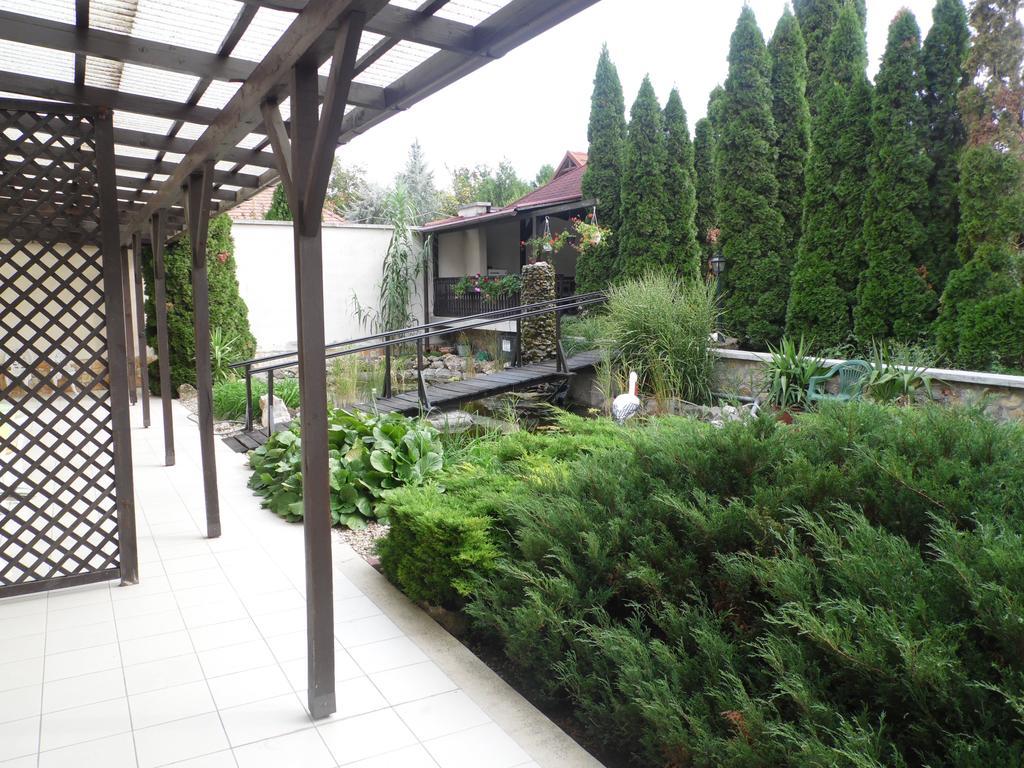 Agi Panzio Obuda Bed and Breakfast Budapest Exteriör bild