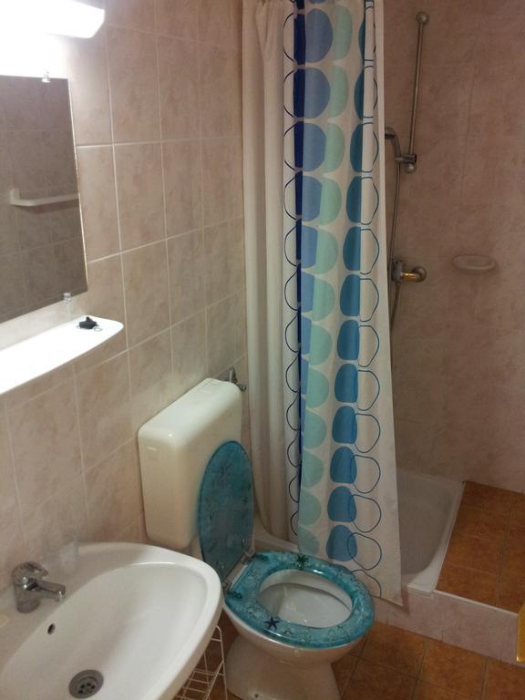 Agi Panzio Obuda Bed and Breakfast Budapest Rum bild
