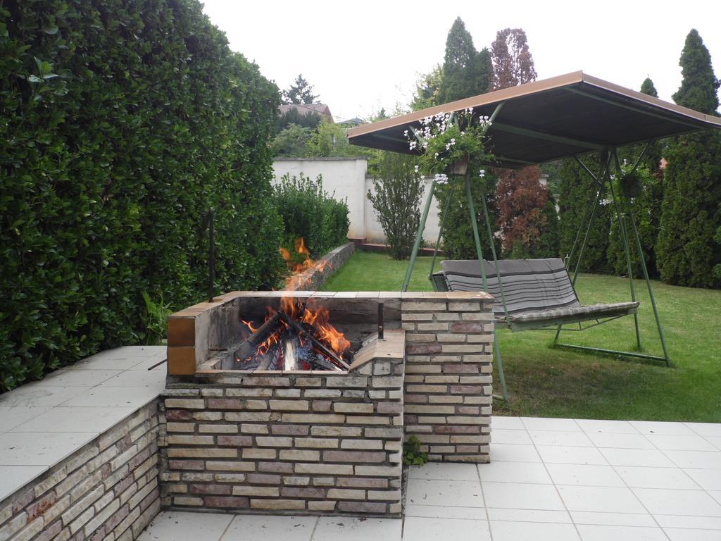Agi Panzio Obuda Bed and Breakfast Budapest Exteriör bild